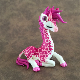 Sweetheart Giraffe Sculpture by Dragons and Beasties